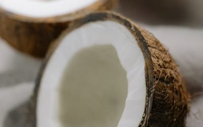 Aceite de coco: propiedades y cómo usarlo sobre tu piel y cabello